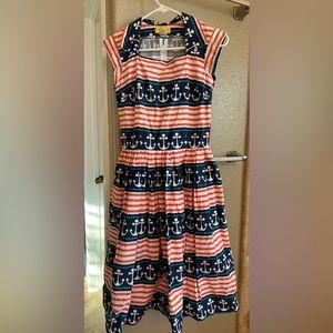 Bernie Dexter anchors  dress